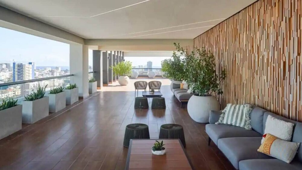 Luxury Condo 1 Br Pool Excellent Location