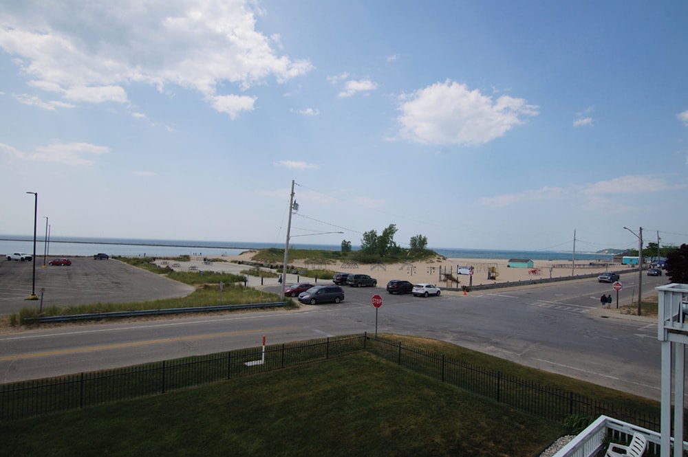 Snyder's Shoreline Inn