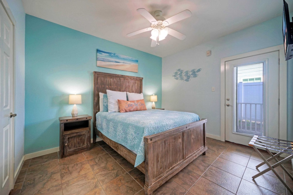 9 Costa Bahia Sleeps 20, Pool + Beach Nearby Perfect for Families