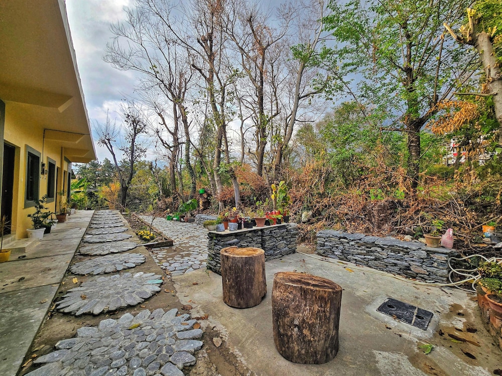 Dhauladhar Inn