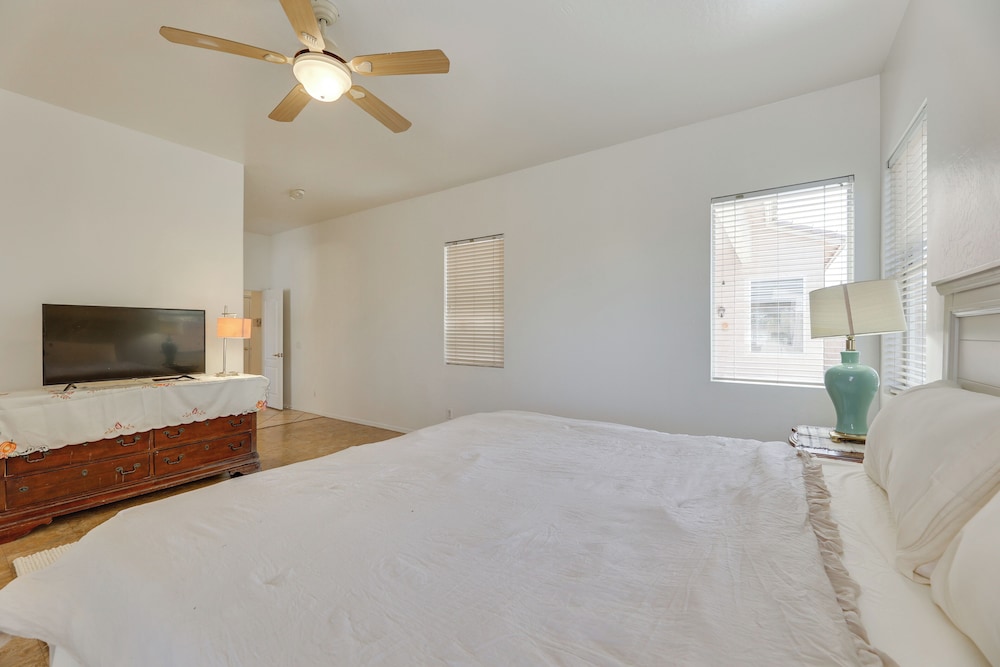 3 Mi to Santan Village: Home w/ Covered Patio