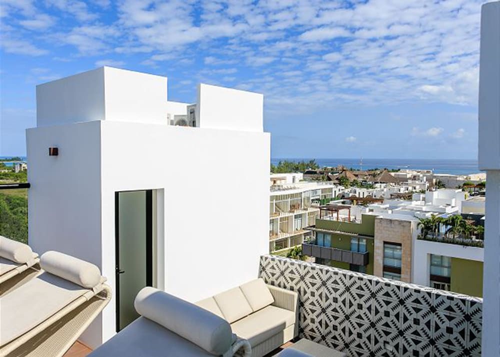 IT Luxury Condo by Tripintravel