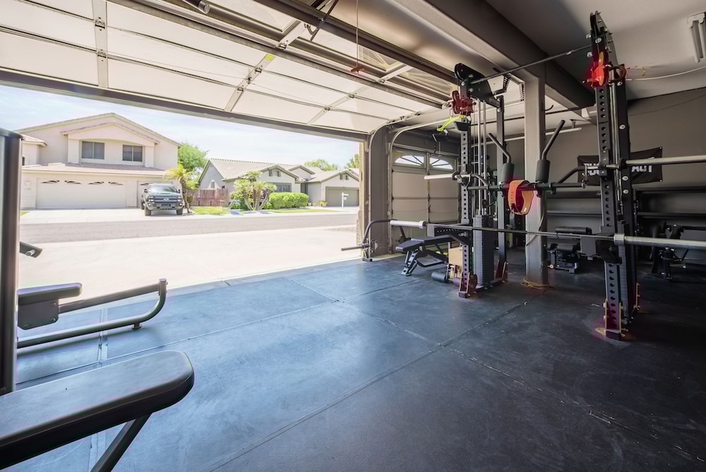 Scottsdale Paradise Poolside With Hot Tub Gym