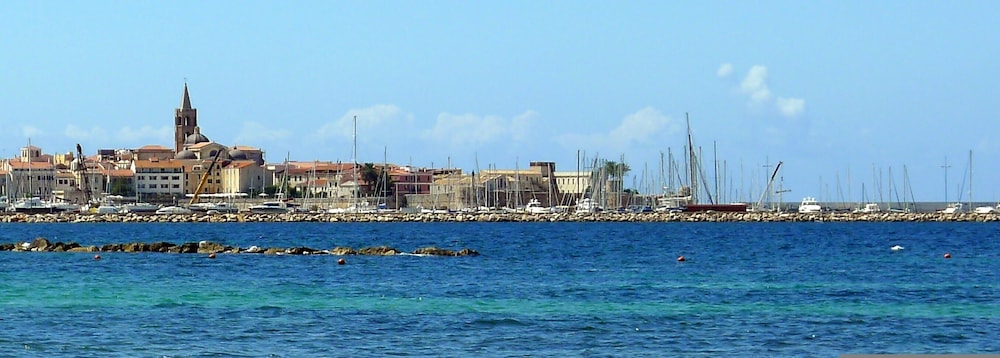 New Flat for 6 Guests Near Alghero Beach