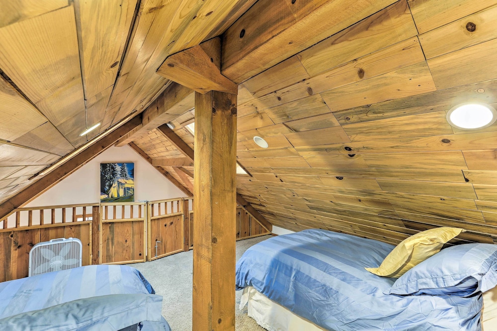 Peaceful Shasta Cascade Getaway on 15-acre Ranch!
