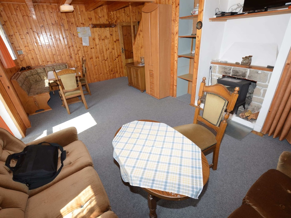 Detached Cottage With Fireplace, Near the River Ohre view 3