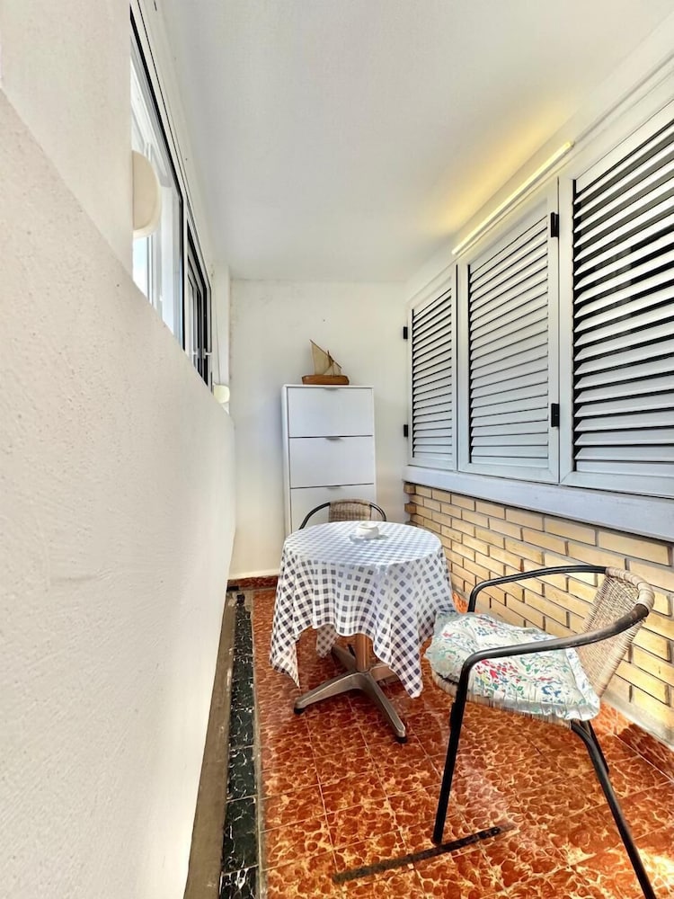 Two Bedroom Apt near Slovenska Beach