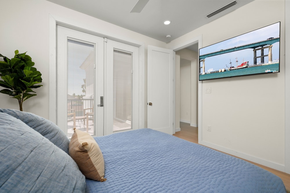Miramar House, 120 E. Constellation 6 Bedroom Home