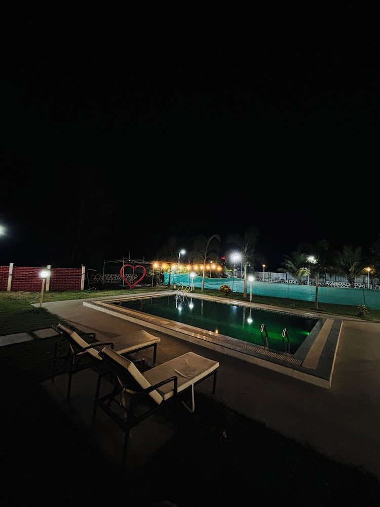 Redwings Resort