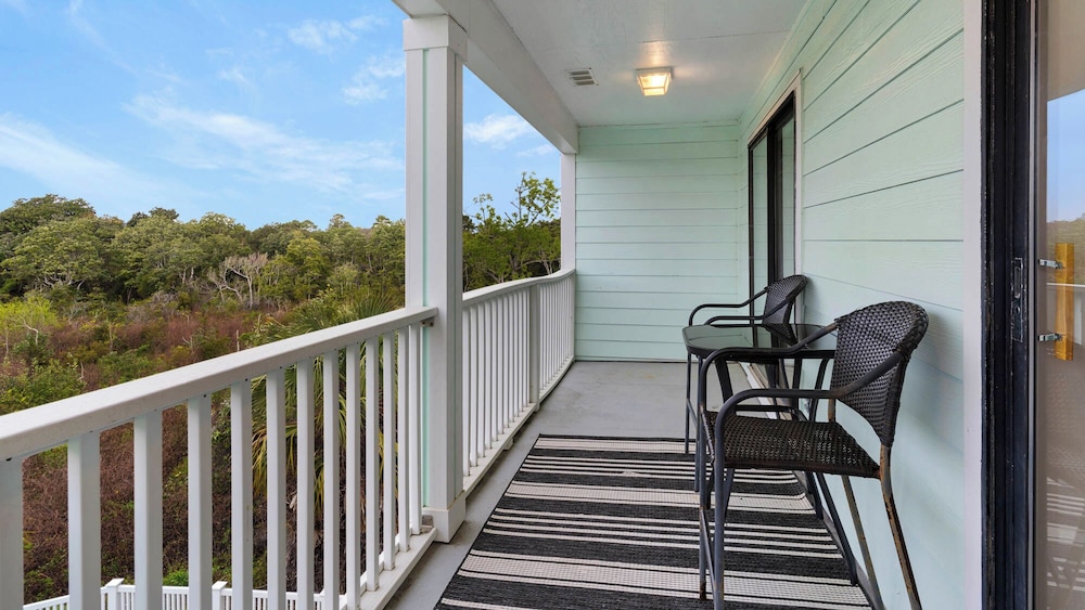 2BR Steps to Sand Pool, Near Pier Park + Free Attraction Tickets!