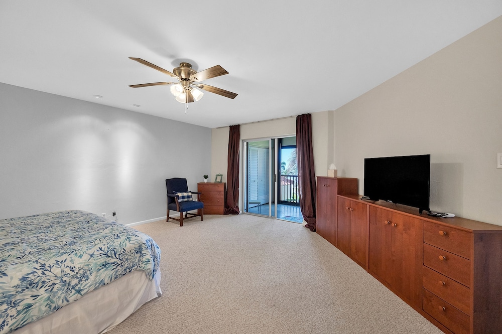 Gulf-view Condo With Resort-style Amenities 2 Bedroom Condo