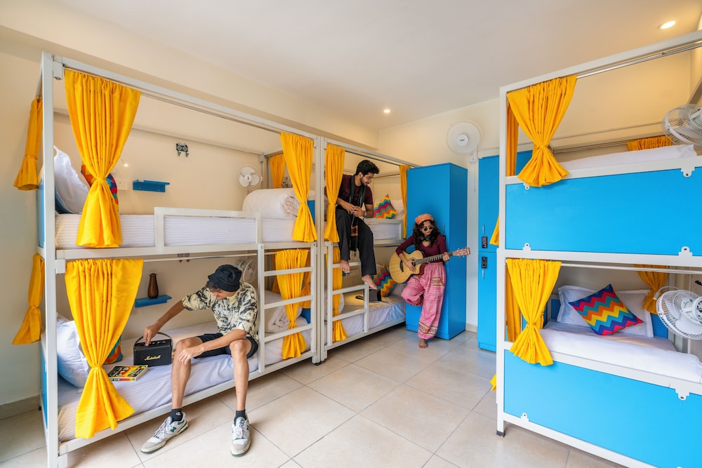 goSTOPS PLUS Kasol Manikaran Road, Bar and Hostel