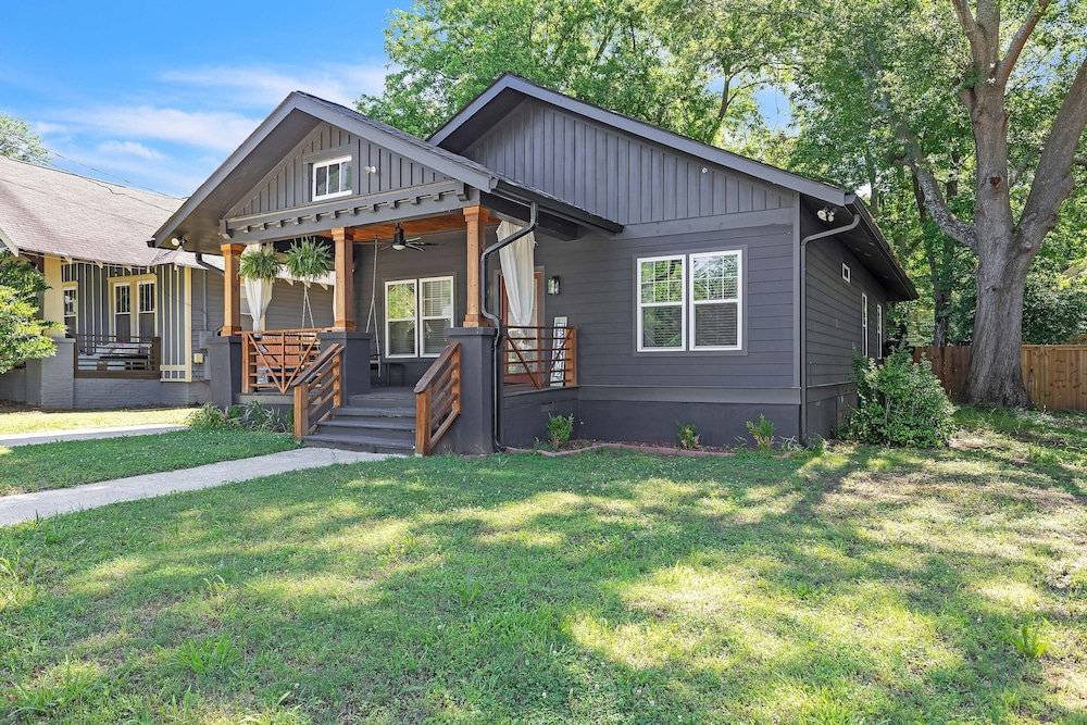 Stylish Bungalow Near Beltline & Breweries 4 Bedroom Bungalow