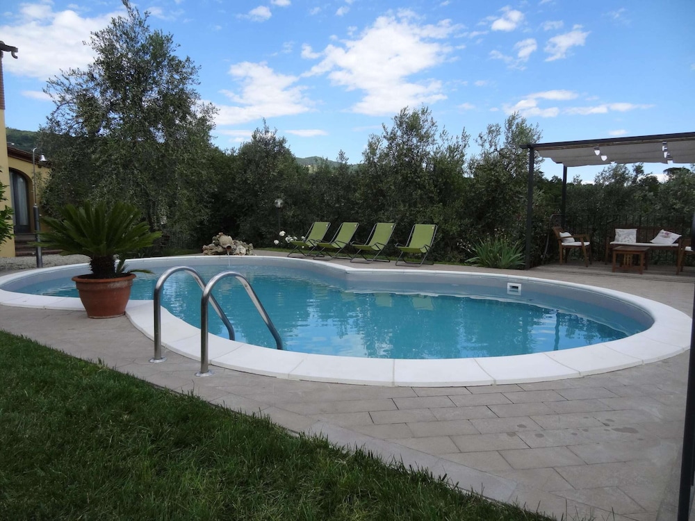 Villa in Vinci With Private Pool & Vineyard Views