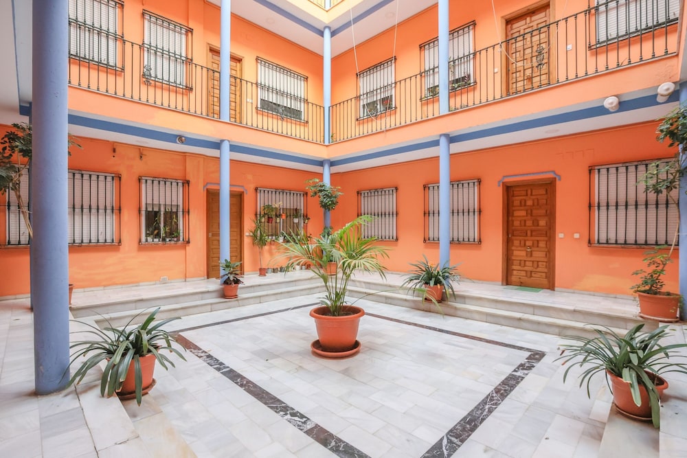 Divina in Sevilla With 1 Bedrooms and 1 Bathrooms