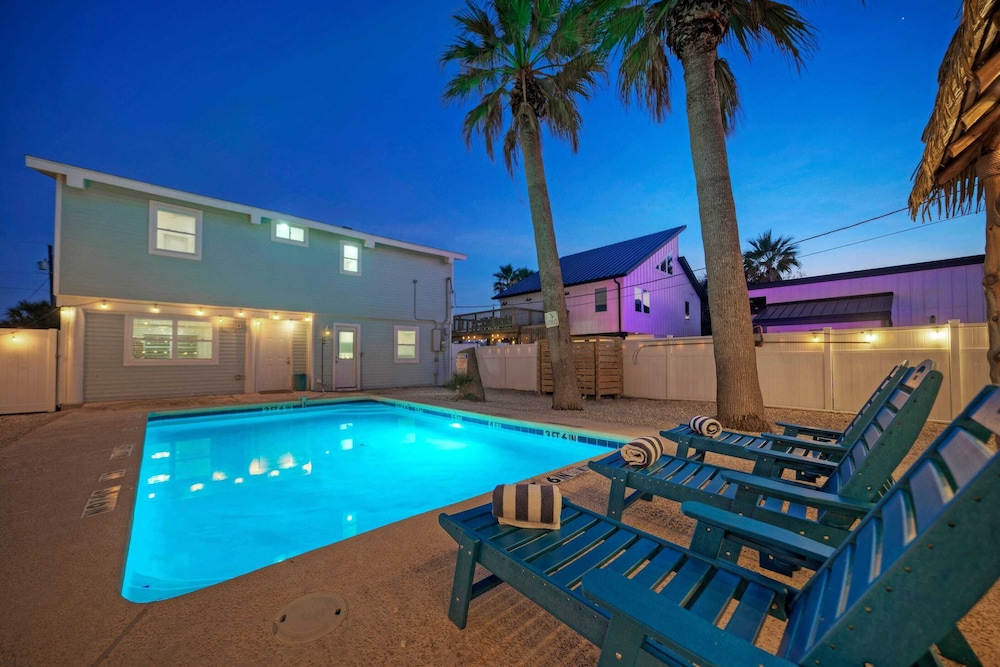 Seaglass Landing Private Pool, Cabana, & Near Port Aransas Beaches