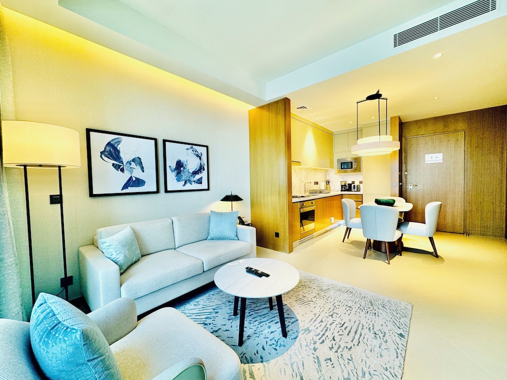 Venduras -Majestic Luxe 2BR Address Opera