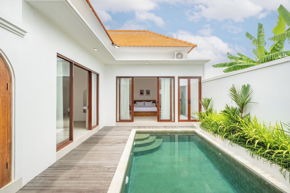 Serene Tropical 2BR Villa in Nyanyi with Private Pool