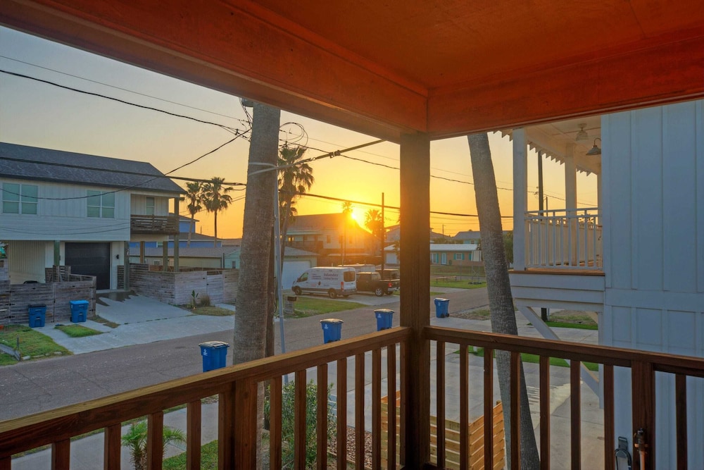 Coastal Retreat w/ Pool, BBQ & Sunset Views Beers and Sunshine by Avantstay
