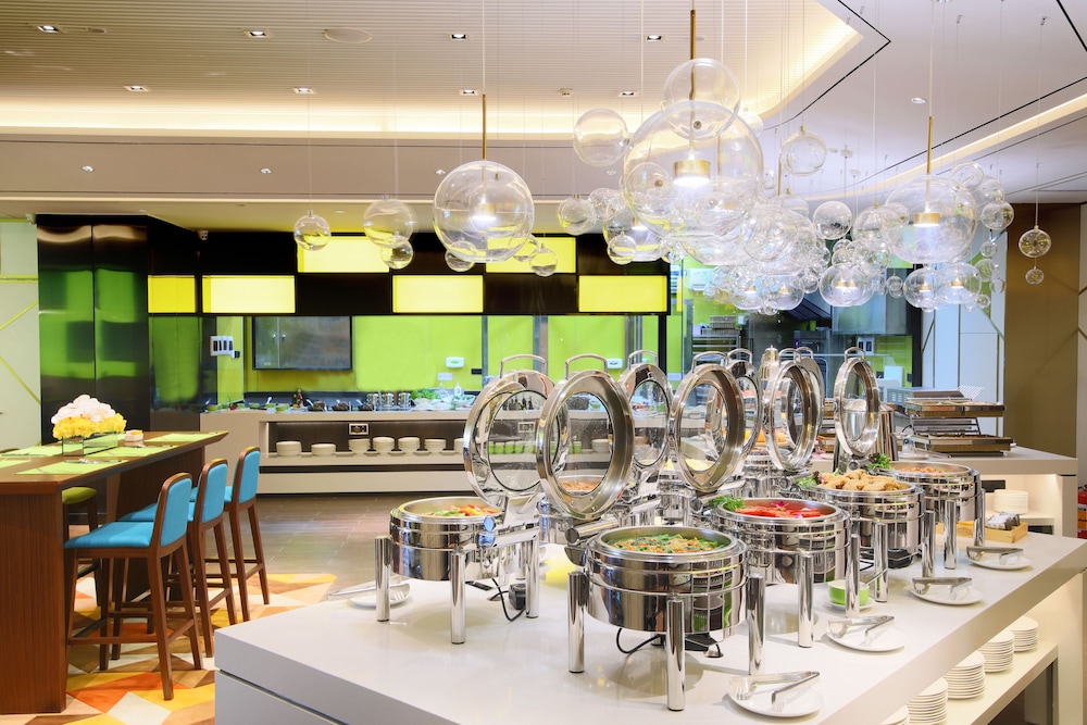 Zhongshan Vacations - Hampton by Hilton Zhongshan Nanlang - Property Image 2