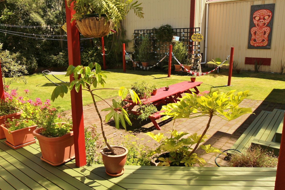Bazil's Hostel & Surf School