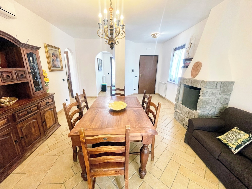 Charming Villa in Umbria - Sleeps 16 - Lake View - Pool, Jacuzzi and Events Room