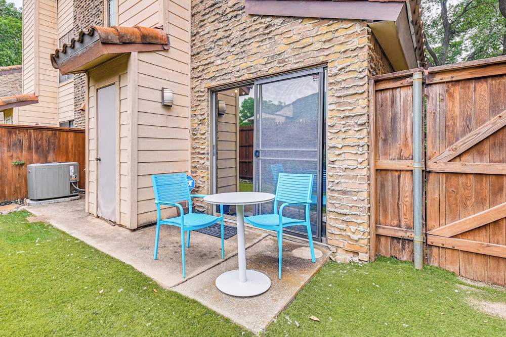 Cozy 2-story Condo Near Galleria in North Dallas!