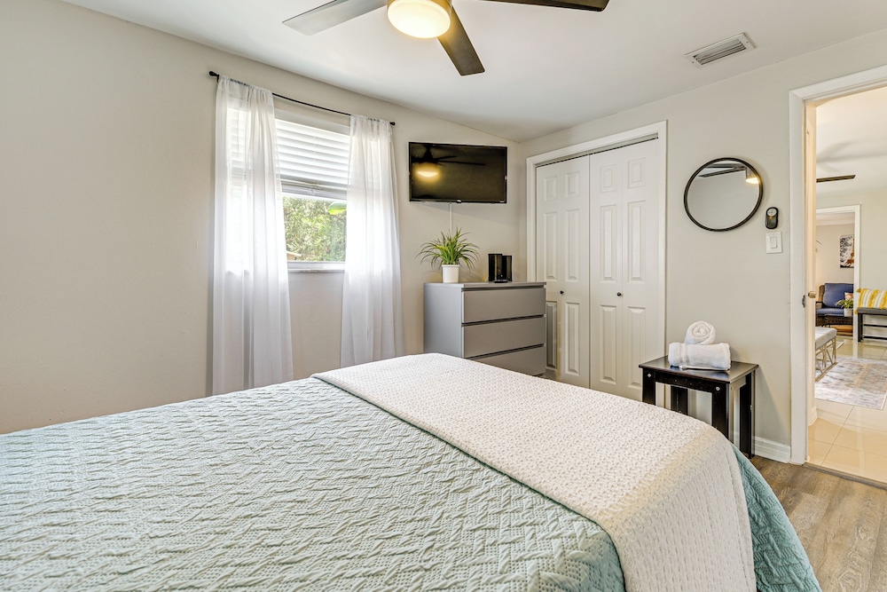 Home w/ Expansive Patio, 3 Mi to Busch Gardens!