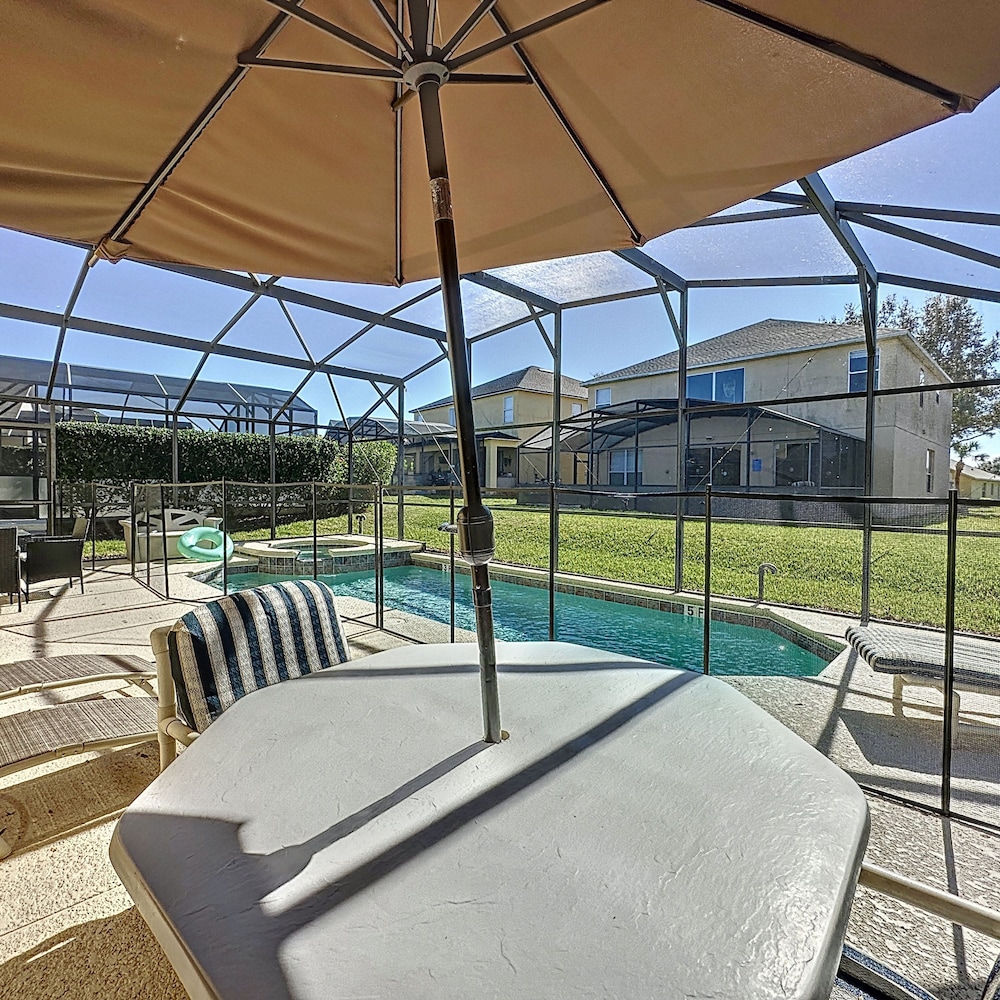 5 Star Home Private Pool Jaccuzzi Free Wi-fi view 5