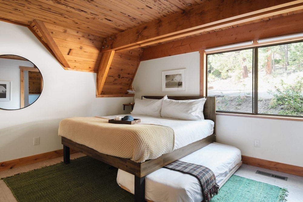 Timberline by Avantstay Stunning Chalet Cabin w/ Hot Tub, Pool Table Home Theater! - Property Image 25