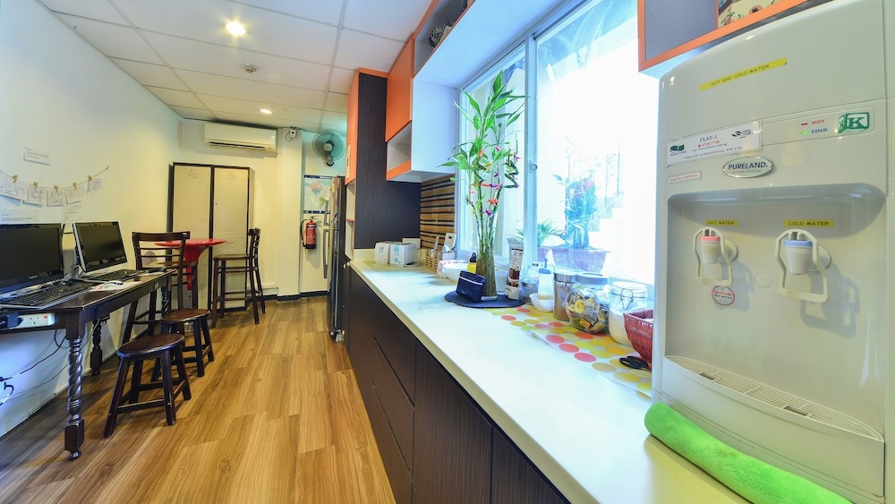River City Inn - Hostel
