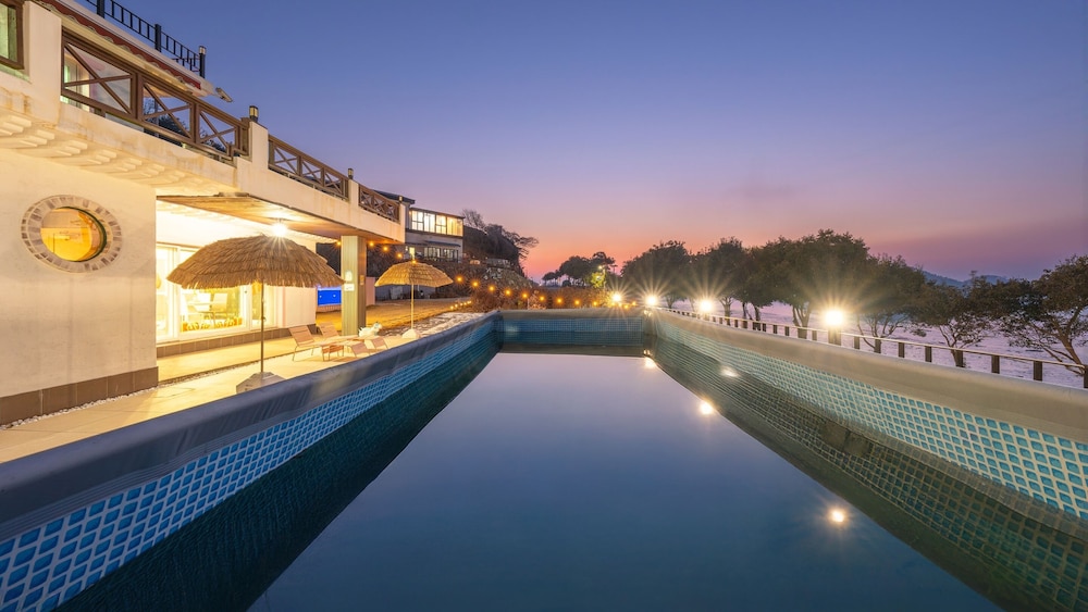 Yeosu La Rosa Private Pool Villa Pension