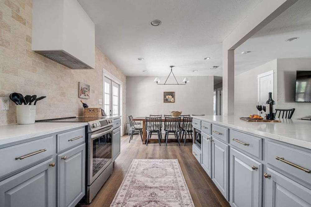 108 Wisteria Dr