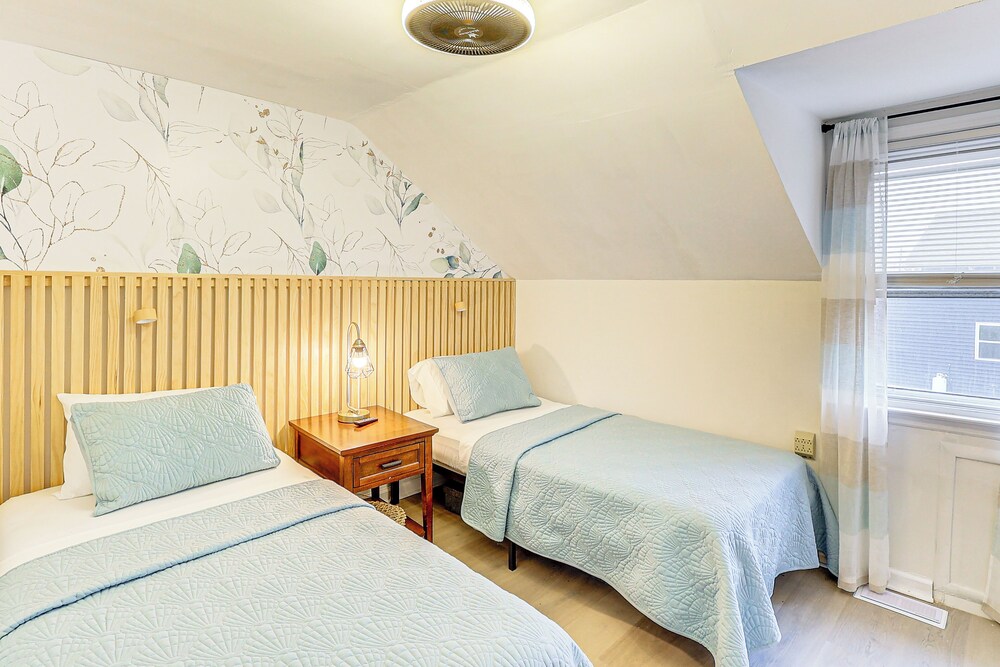 Walk to Beaches & Marina: Fortescue Hideaway
