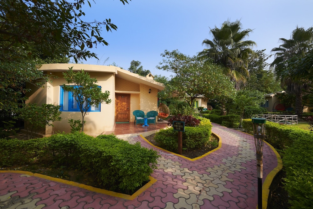 Aacorn Hideaway Resort & Spa