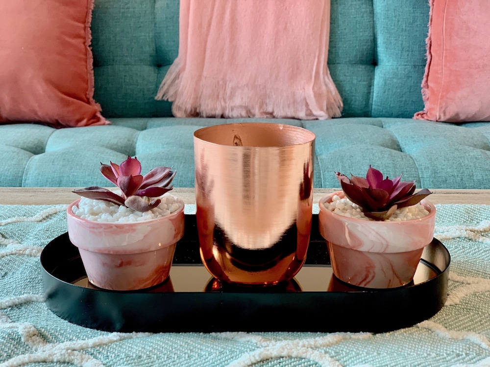 Lively Urban Condo in Old Toronto - Image 4