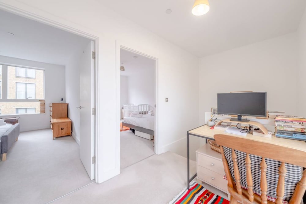 Bright 2 Bedroom Maisonette Near Stratford