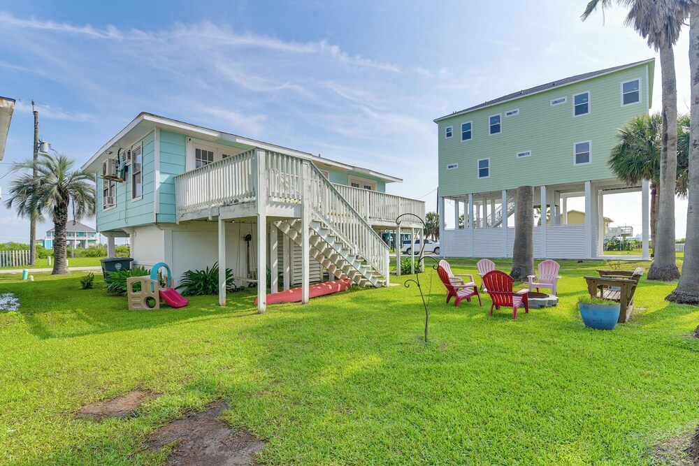 Walk to Beach: Galveston Family Getaway w/ Patio
