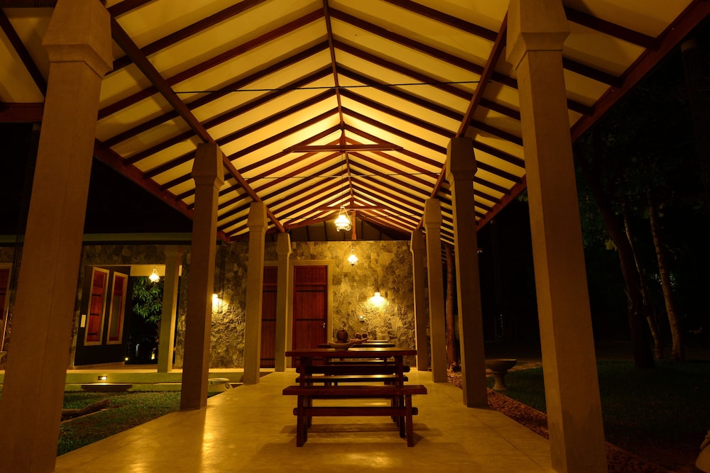 Nil Diya Mankada Safari Lodge