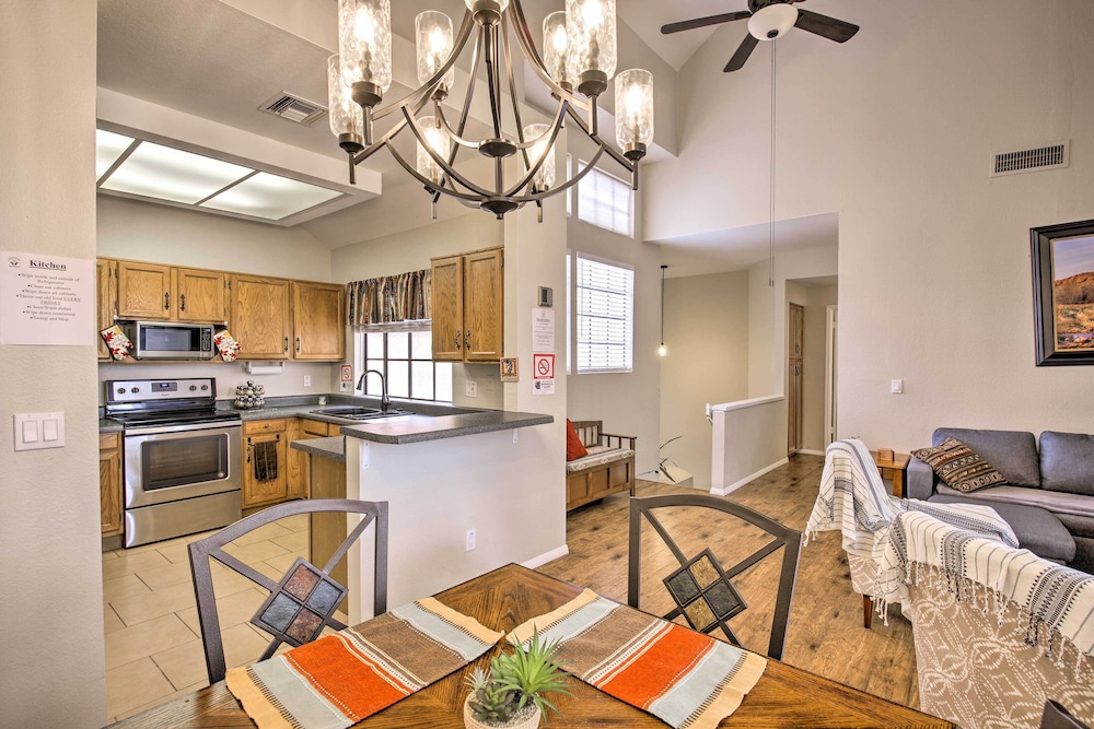 Breezy Mesa Condo w/ Community Pool & Hot Tub!