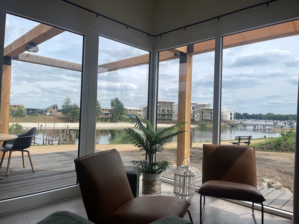 Luxury Lodge With Beach View