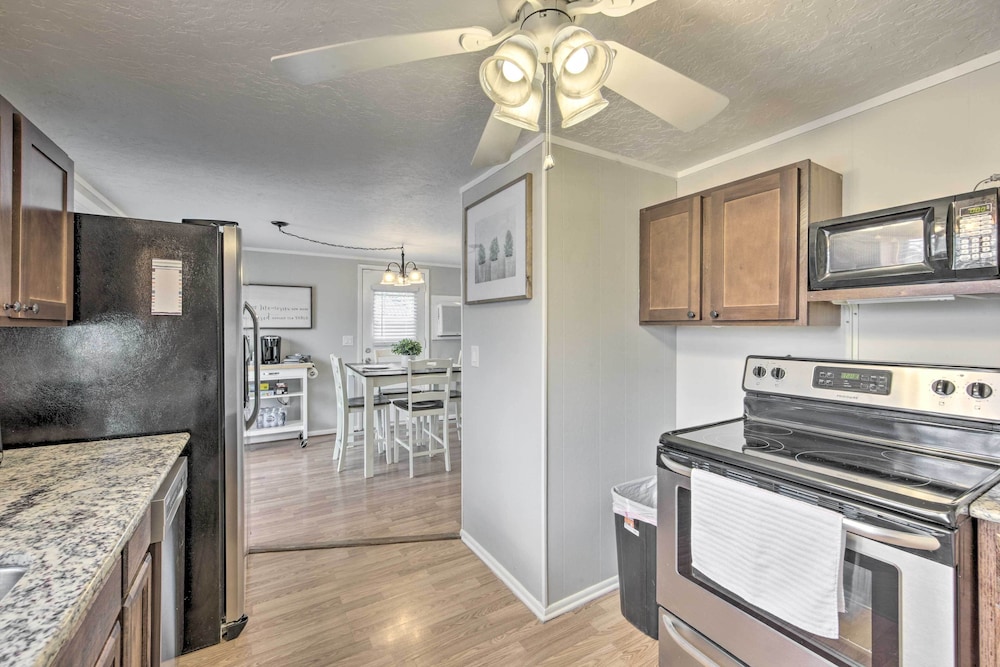 Jefferson Retreat w/ Backyard < 1 Mi to Lake! - Property Image 22