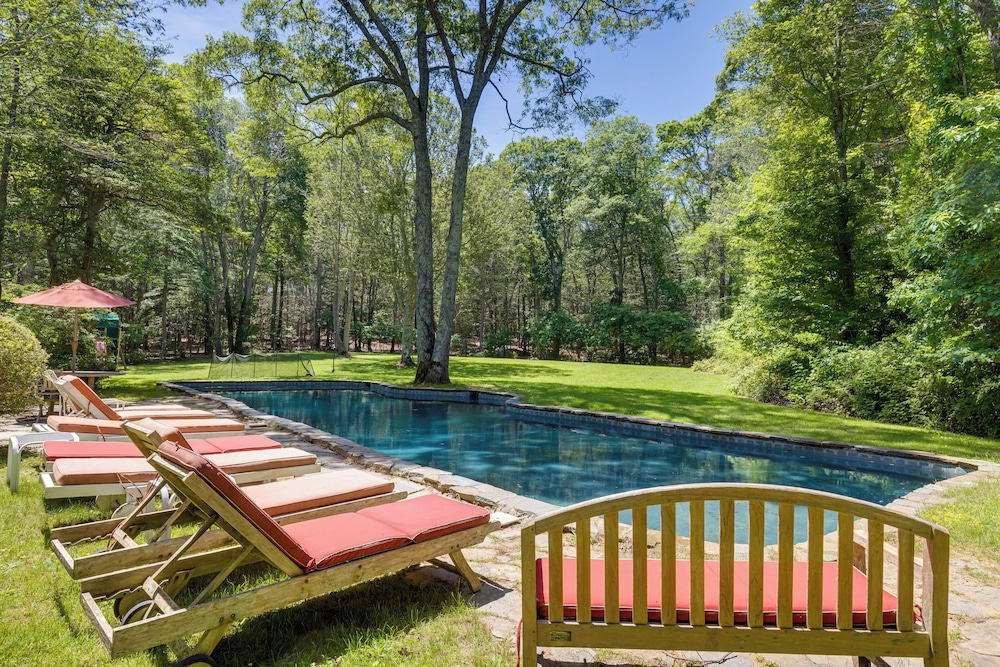20-acre Hamptons Nature Escape w/ Hot Tub & Pool