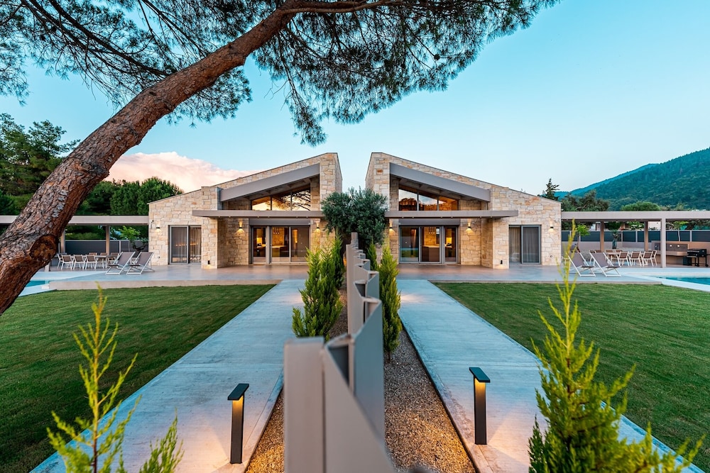 Terra Petra Luxury Villas - Luna Villa