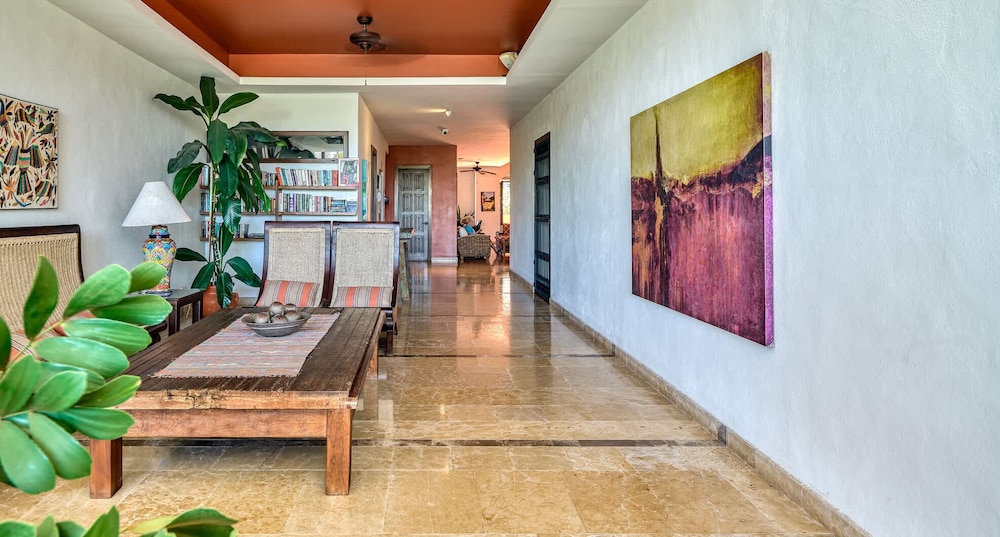 Tasteful Condo Near Romantic Zone - Pool