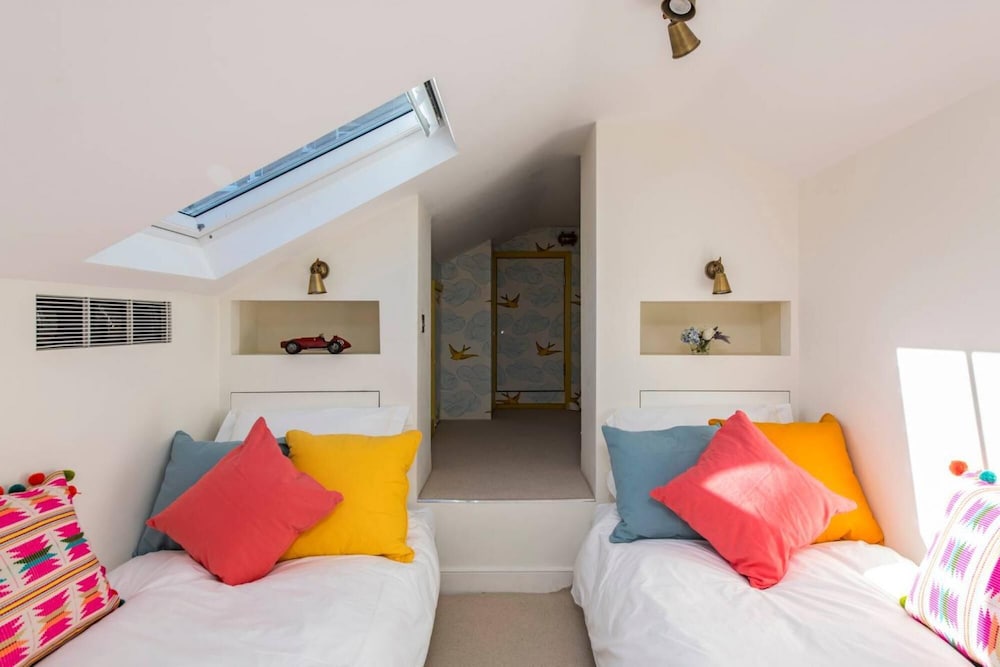 Colourful 3 Bed Notting Hill With A C