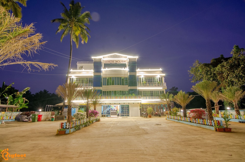 White House Beach Resort