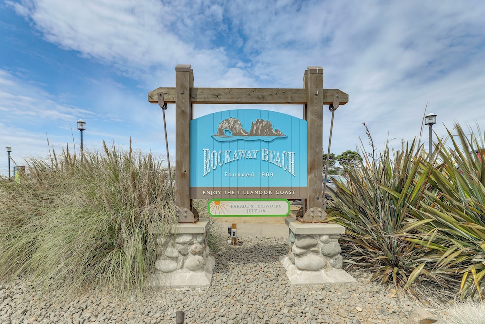Group Friendly! Rockaway Beach Oasis w/ Game Room
