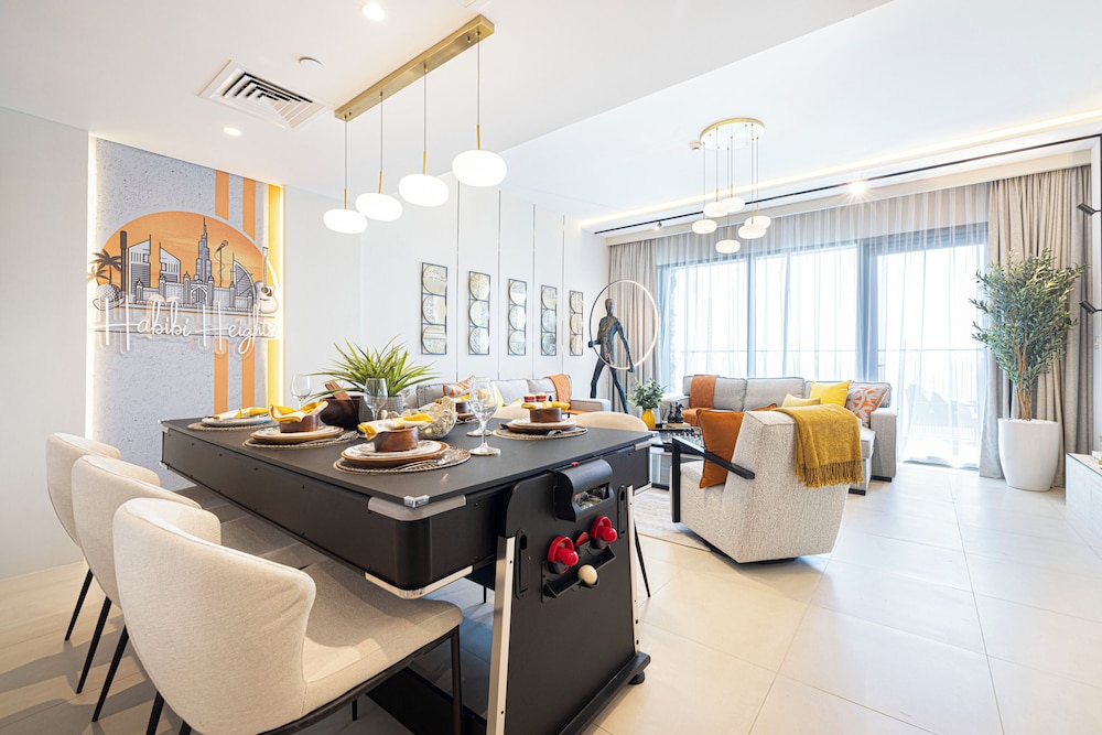 DVH Luxe Retreat 4BR Burj View Apartment