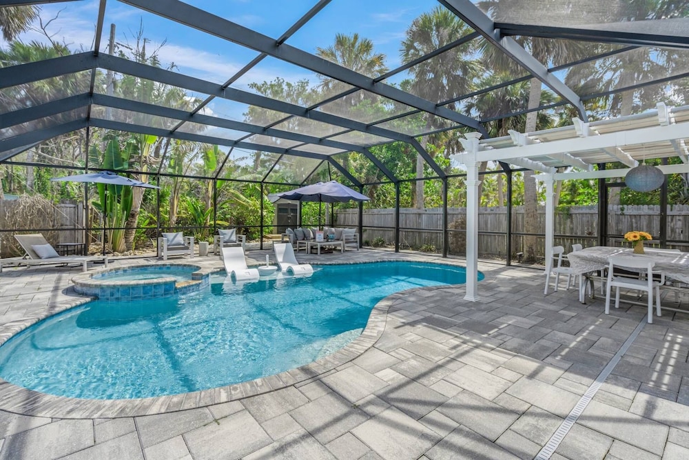 Dockside Getaway on Avenida